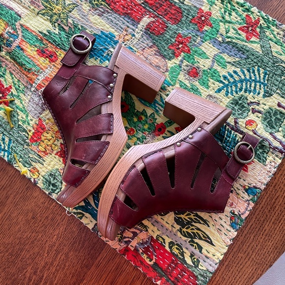 Dansko Demtra Sandals - Picture 7 of 11